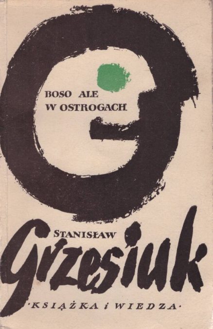 Boso, ale w ostrogach.